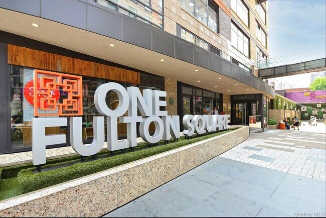 Building Photo - 39-16 Prince St