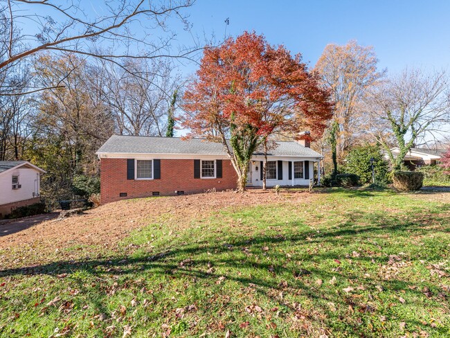 Building Photo - Lovely Three Bed Two Bath Home in Gastonia!