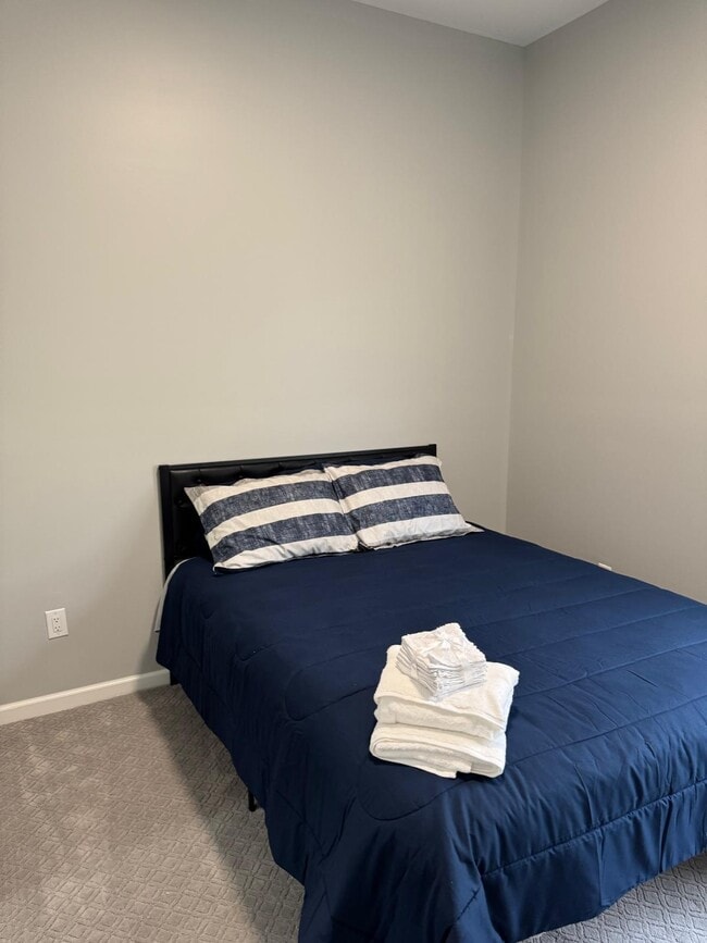 Building Photo - 462 S Hampton Rd