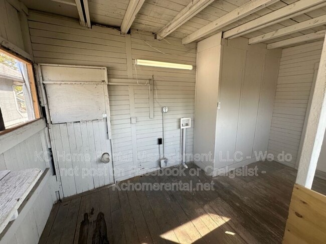 Building Photo - 5233 E 6 St