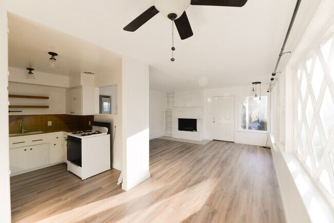 Building Photo - 810 Buena Vista