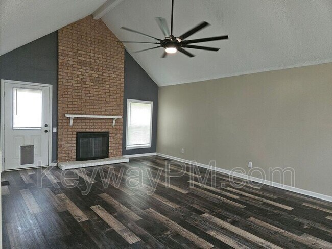 Building Photo - 1702 Harrogate Dr