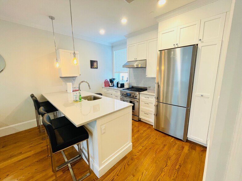Building Photo - 1248 Beacon St