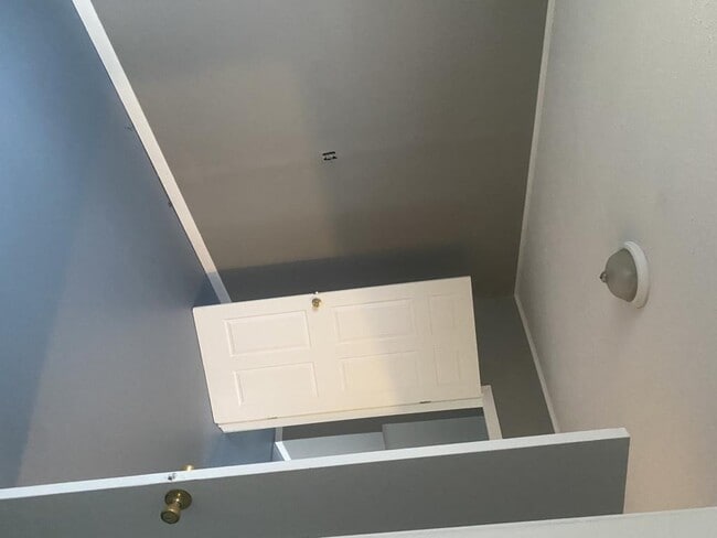 Building Photo - 256 S Central Ave