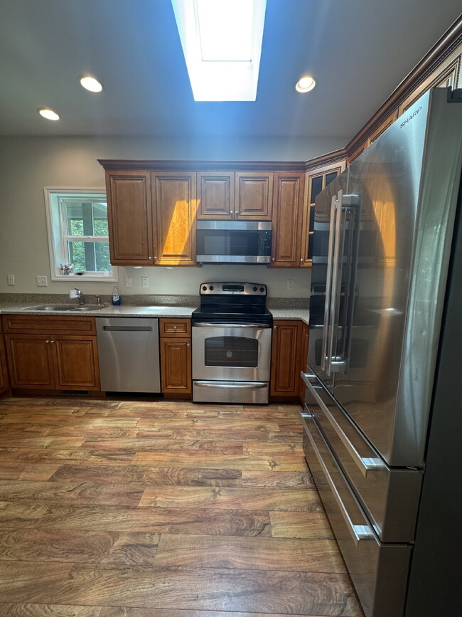 Building Photo - "Charming 3-Bed Retreat in Hendersonville with Cozy Fireplace."