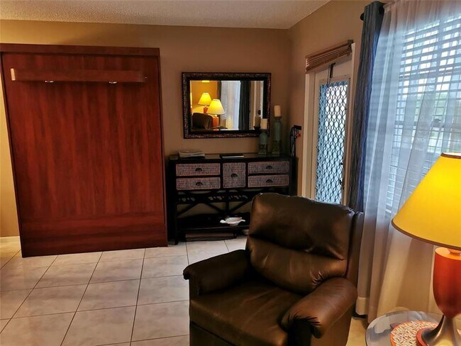 Building Photo - 4010 Swansea Crescent