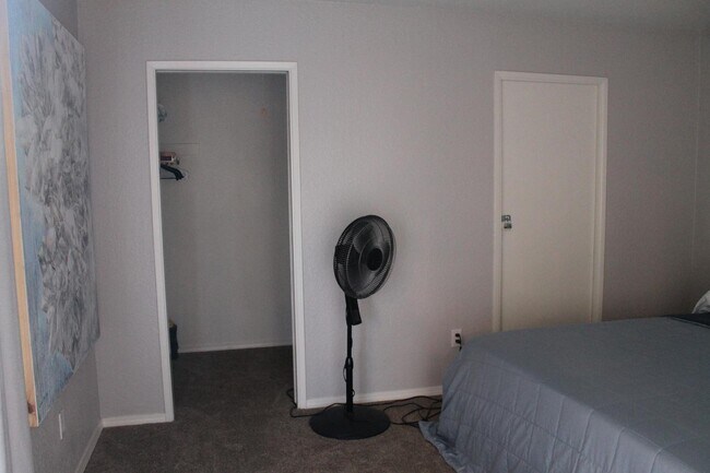 Building Photo - 4950 N Miller Rd