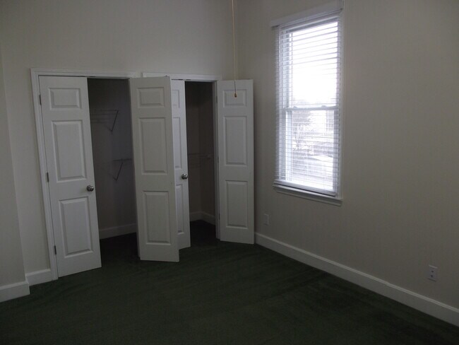 bedroom closet - 906 E Chestnut St