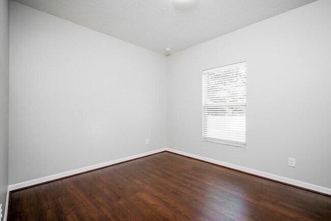 Building Photo - 7211 Wakeview Dr