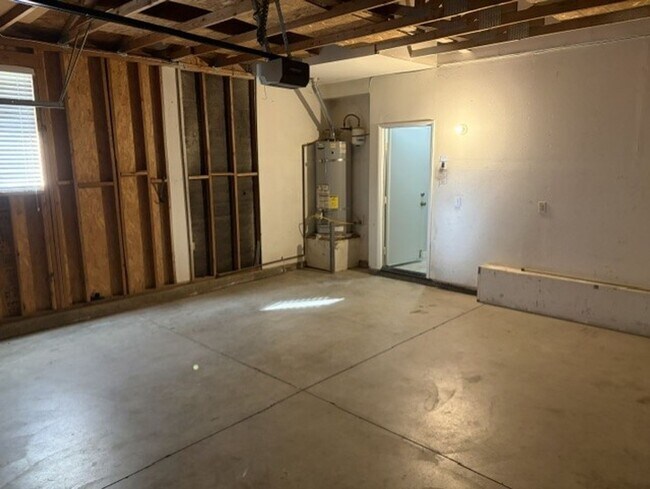 Building Photo - 37771 Spruce Ct