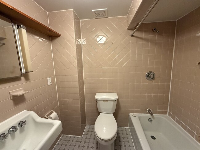 Building Photo - 38 Friend St