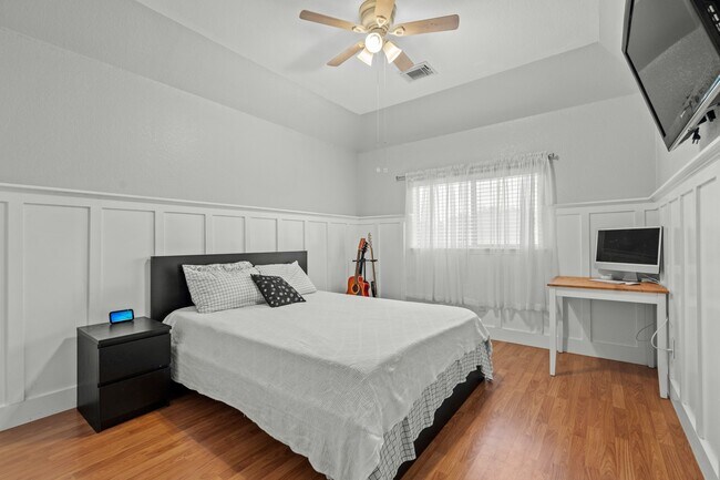 Building Photo - 14402 Hazeldale Dr