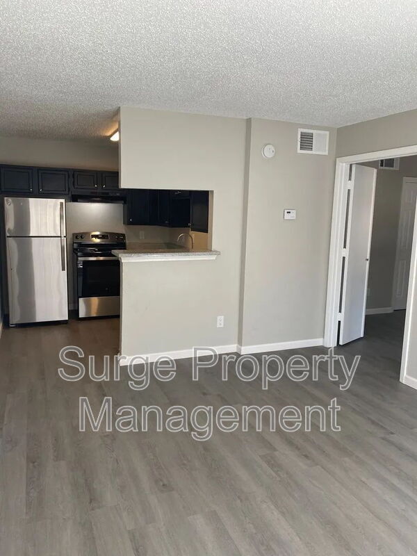 Building Photo - 18333 Roehampton Dr