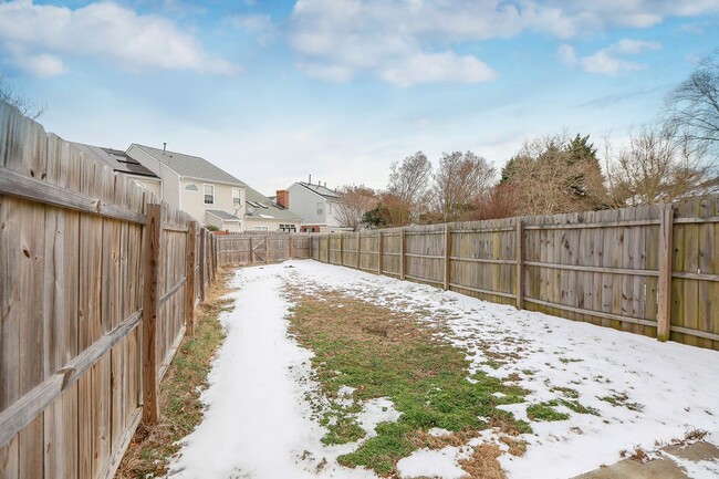 Building Photo - Townhome in the Kellam District