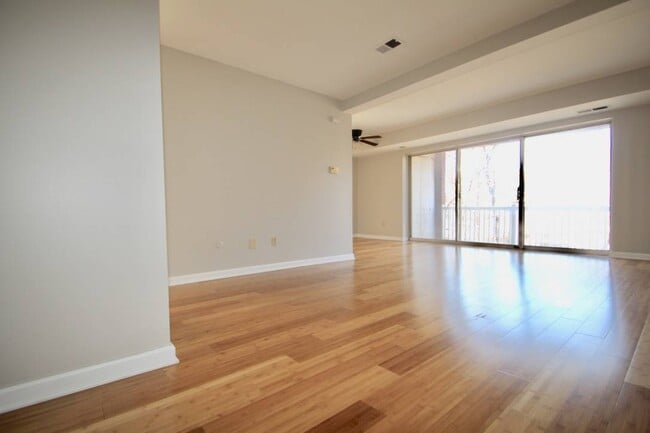 Interior Photo - JEFFERSON VILLAGE -- 077