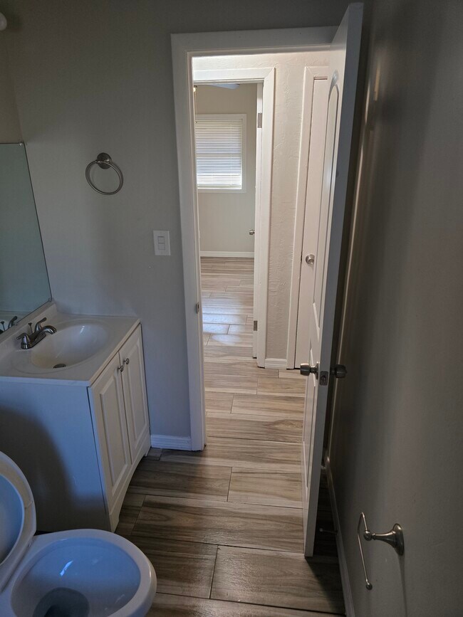 Building Photo - 1413 NW 19th Ct