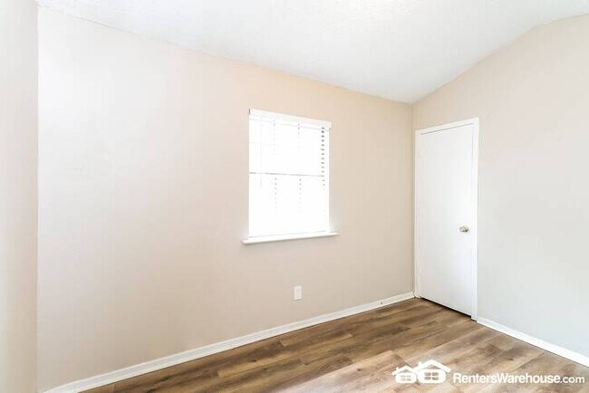 Building Photo - Newly renovated spacious 4 bed/2 bath, wit...