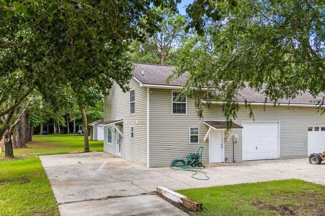 Building Photo - Charming Conway Loft Home – Quiet Country Living!