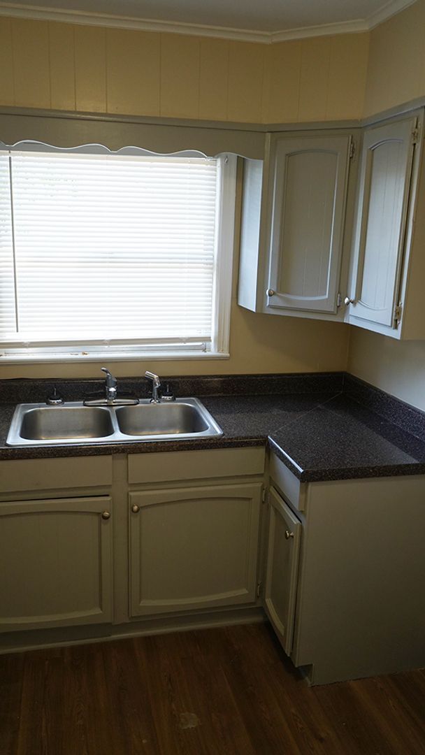 Building Photo - 1401 Alamo St