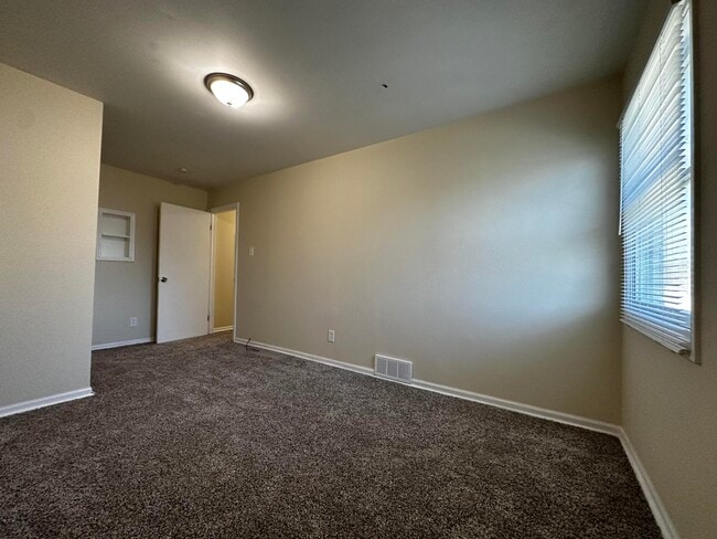 Building Photo - 15666 Wakenden St