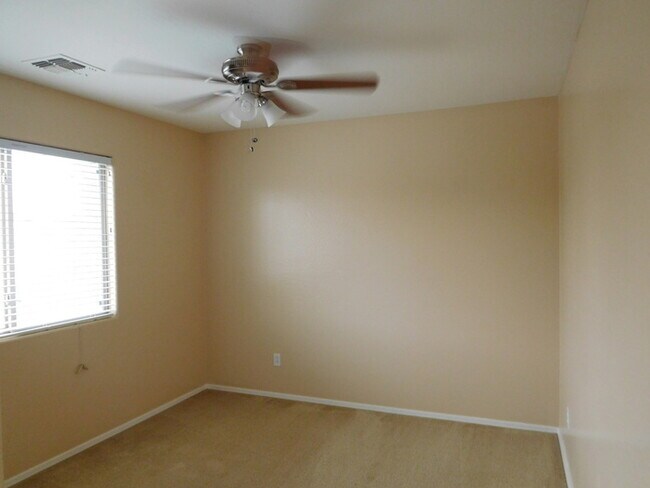 Building Photo - Huge 2700 SFT, Golf-view Community in Villages at Queen Creek!