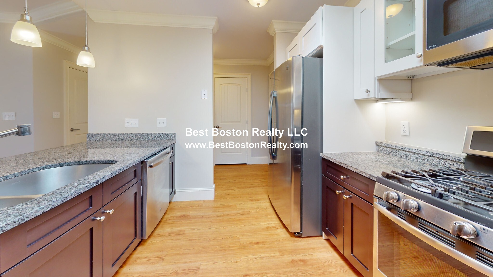 Building Photo - 286 Main St