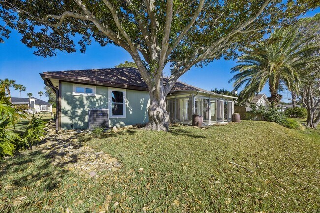 Building Photo - 3447 Heron Dr N