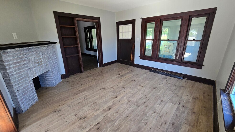 Building Photo - 537 Woodville Rd