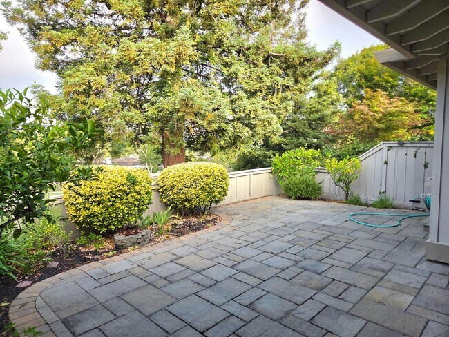 Building Photo - Spacious 3 bedroom 2 bath townhome for rent in Crow Canyon Country Club