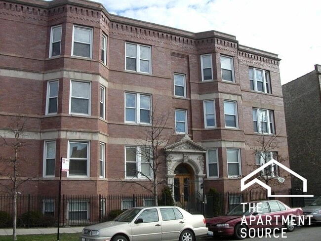 Building Photo - 3242 W Wrightwood Ave