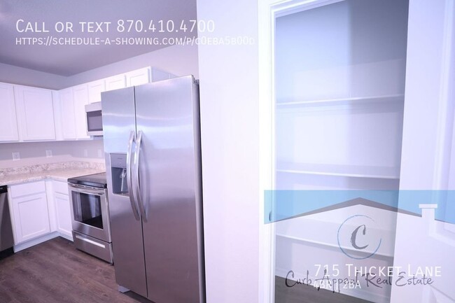 Building Photo - 715 Thicket Ln