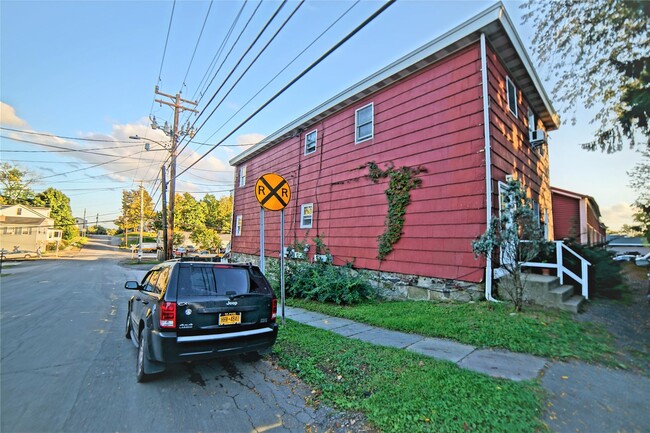 Building Photo - 161 Clinton St