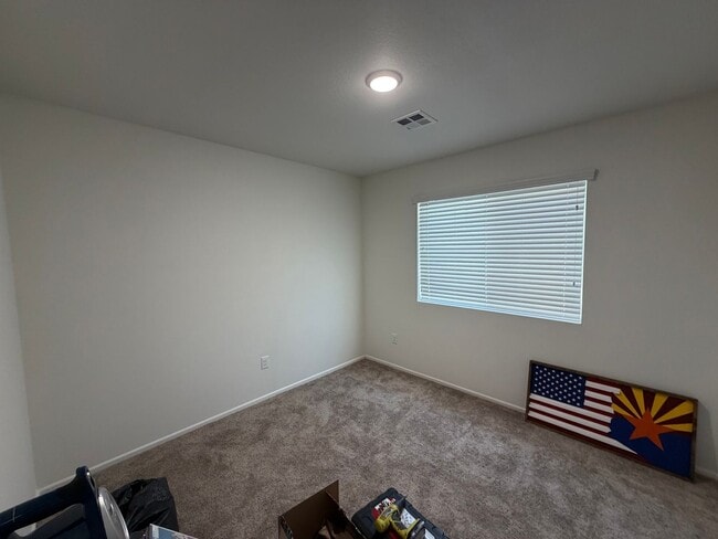 Building Photo - 3 BEDROOM HOME IN DESERT SKY!