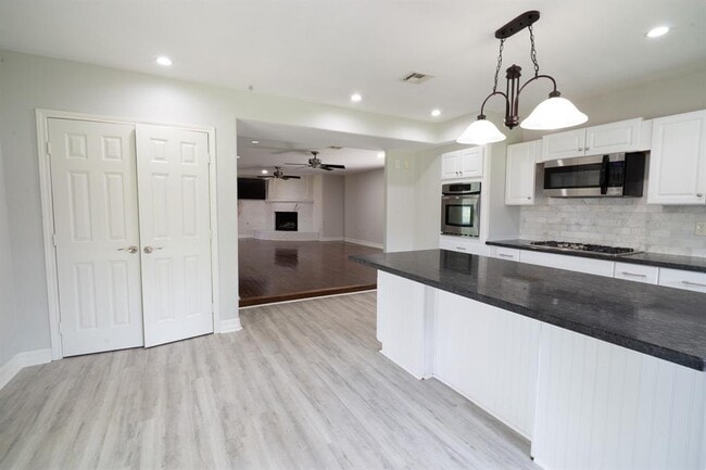 Building Photo - 12015 Cottonwood Ln