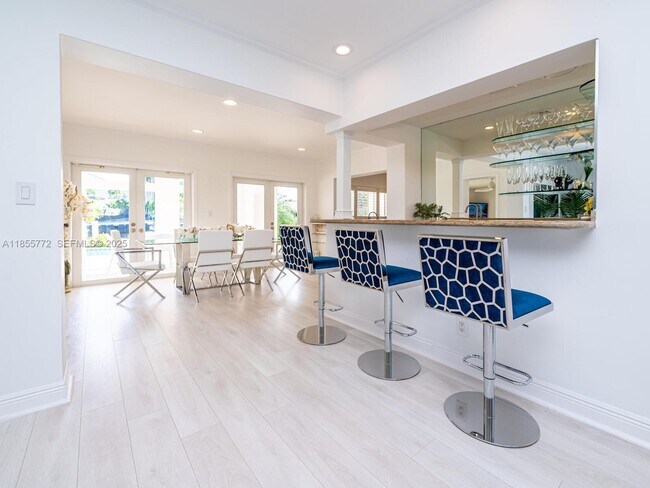 Building Photo - 2118 NE 15th St