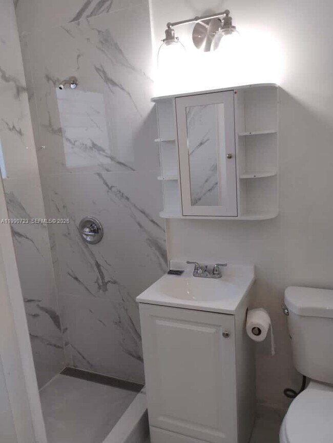 Building Photo - 2210 NE 170th St