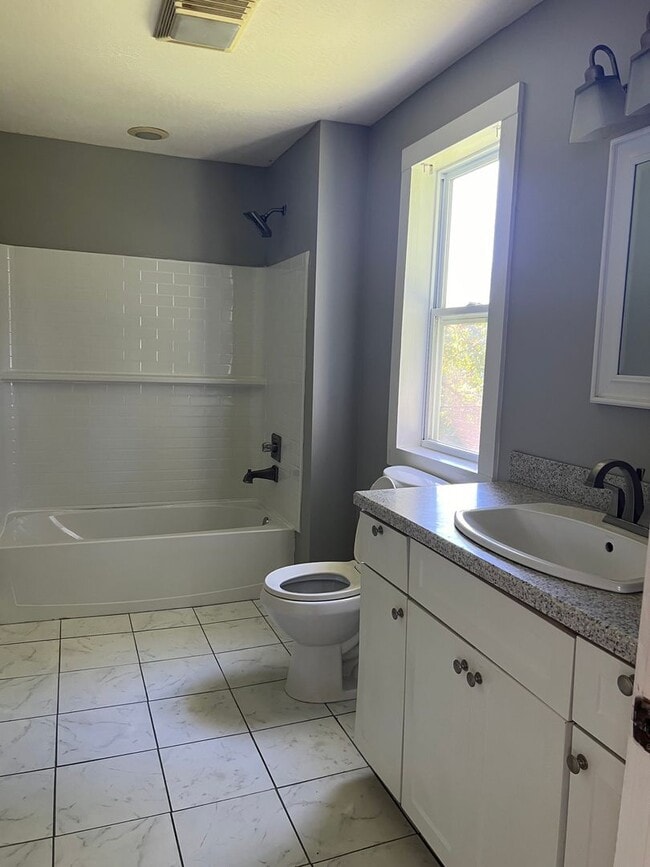 Building Photo - 3 Bed/1 Bath House