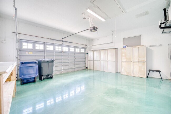 Building Photo - 2 Bedroom Plus Den/Office Home - Relaxing Pond View and Pet Friendly