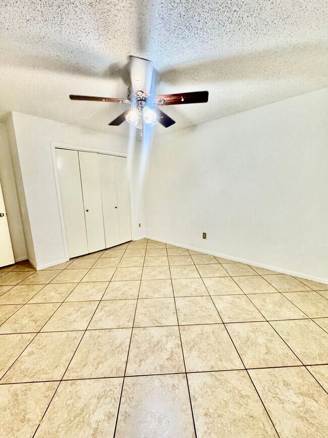 Building Photo - 5909 Golden Canyon Dr