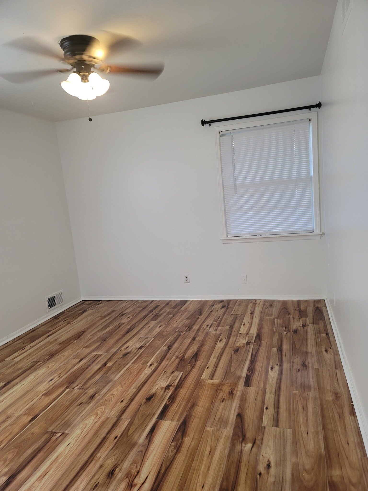 2nd Bedrm - 7945 Habersham Ln