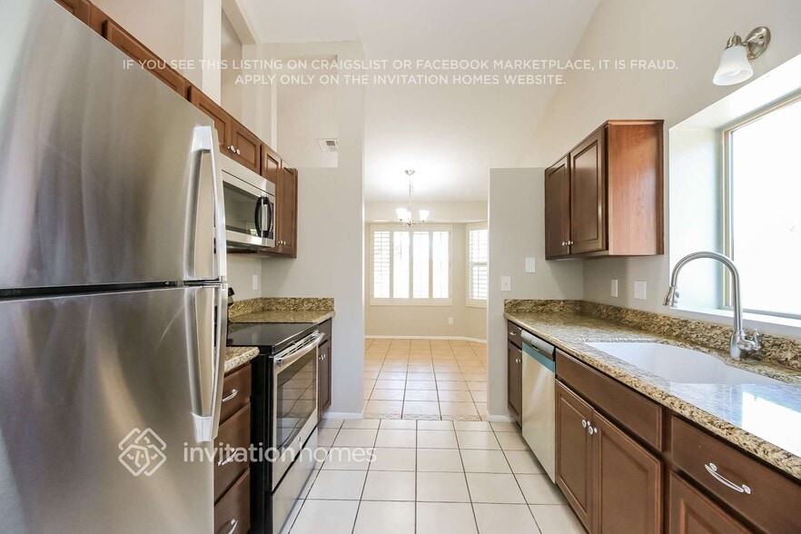 Building Photo - 2402 N Pleasant Dr
