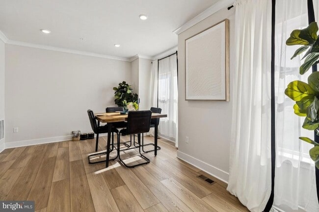 Building Photo - 10939 Drummond Pl