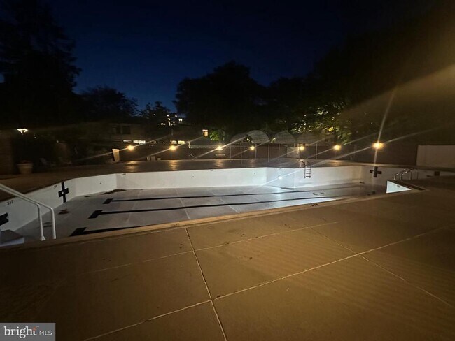 Building Photo - 1301 Delaware Ave SW