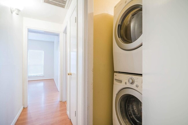 Building Photo - 3742 Thistlemont Dr