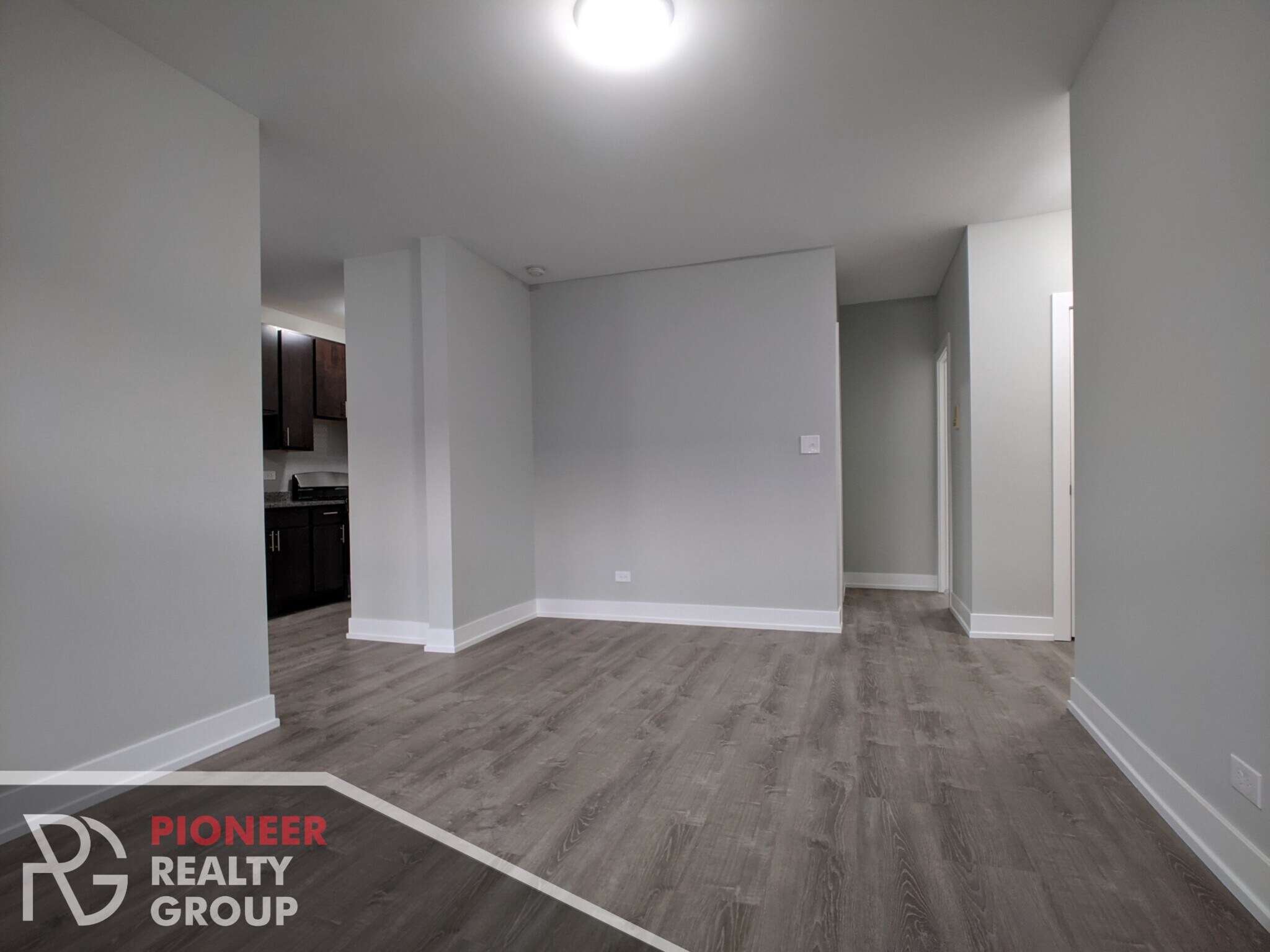 Building Photo - 630 W Cornelia Ave