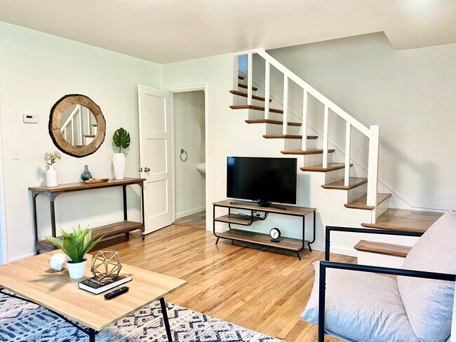 2nd bathroom next to living room - 667 40th St