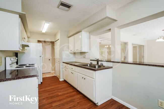 Building Photo - 1802 Ridgecrest St