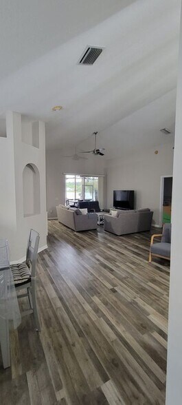 Building Photo - 8649 Manassas Rd