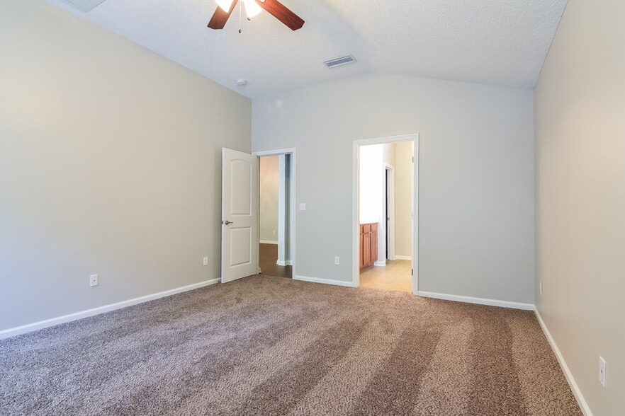 Building Photo - 632 Chestwood Chase Dr