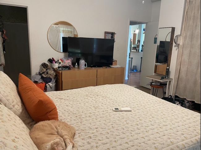 Building Photo - 15 Kulanihakoi St